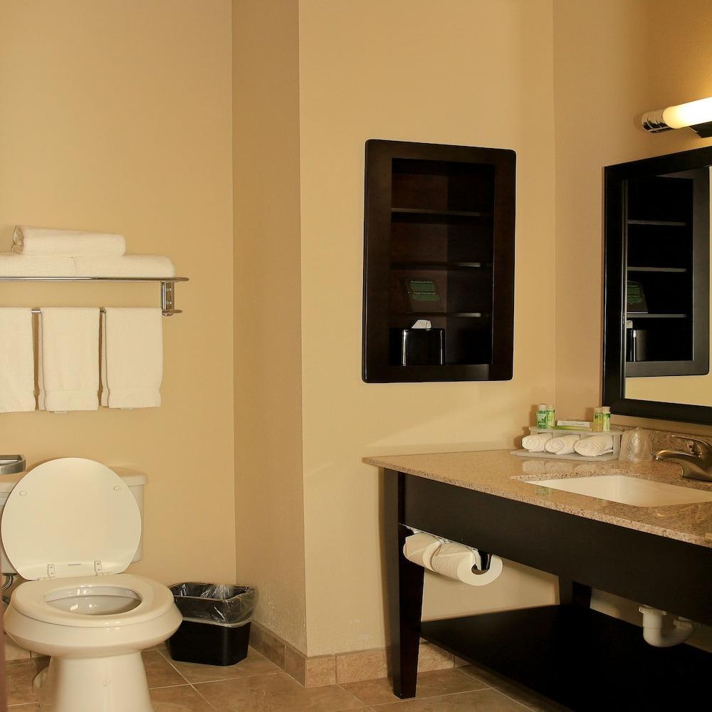 Holiday Inn Express Hotel & Suites Floresville By Ihg Екстериор снимка